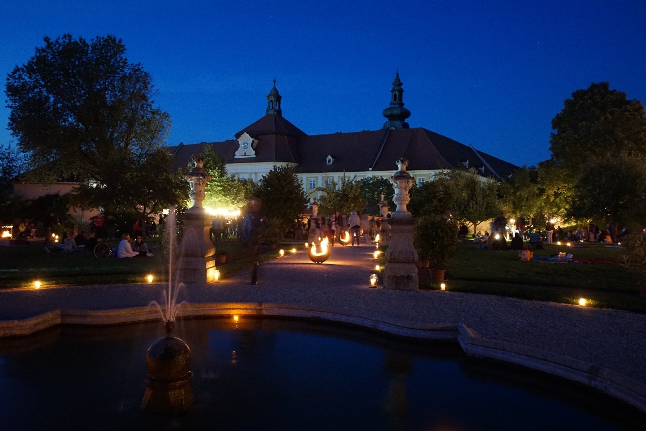 Vollmondnacht im Historischen Hofgarten Seitenstetten