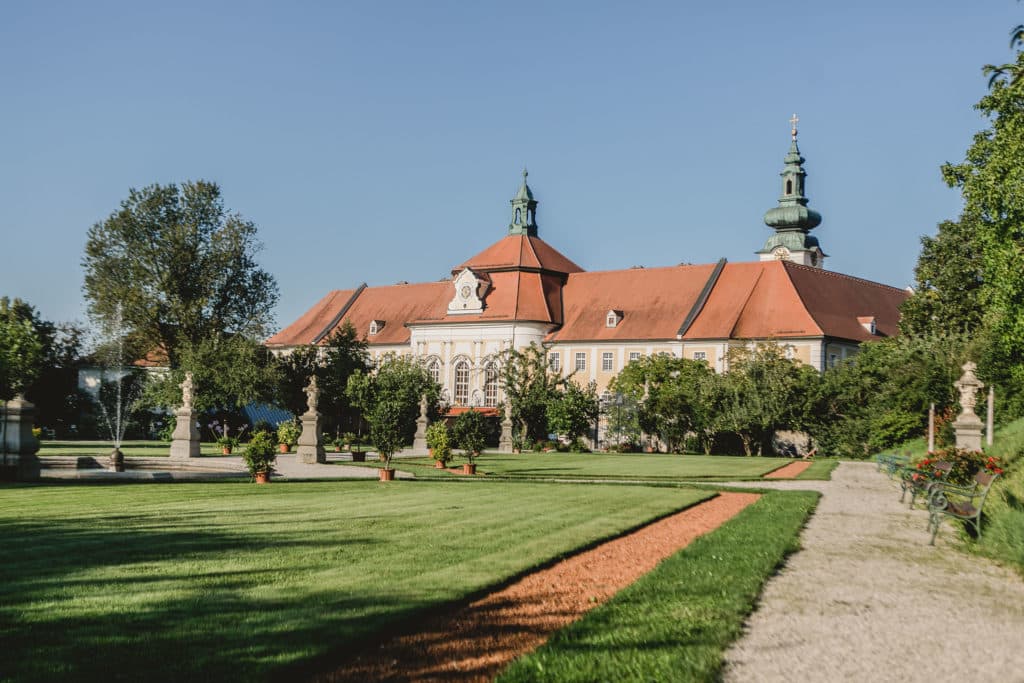 Hofgarten mit Blick auf das Stift