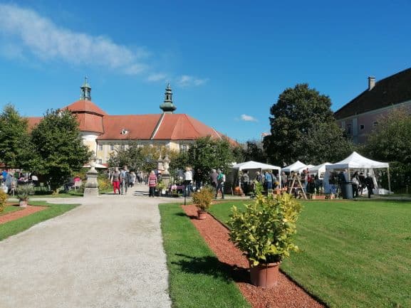 Rosengarten: Kuhsthandwerks- und Herbstpflanzenmarkt
